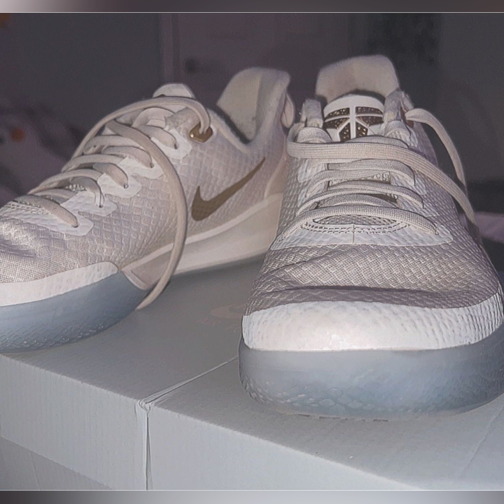 nike kobe bryant mamba focus basketball shoes metallic gold